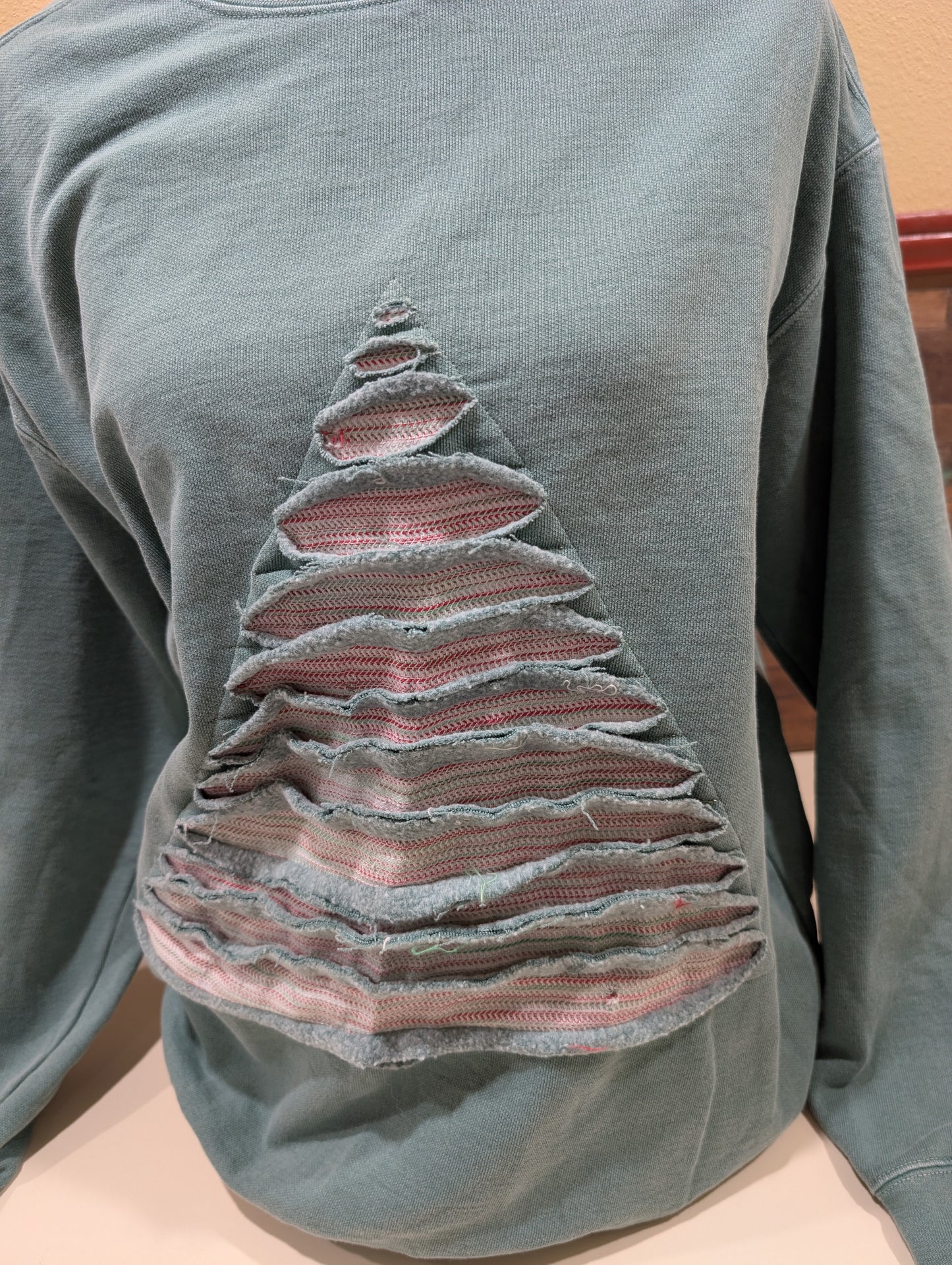 Reverse Applique Christmas Tree Shirt Class